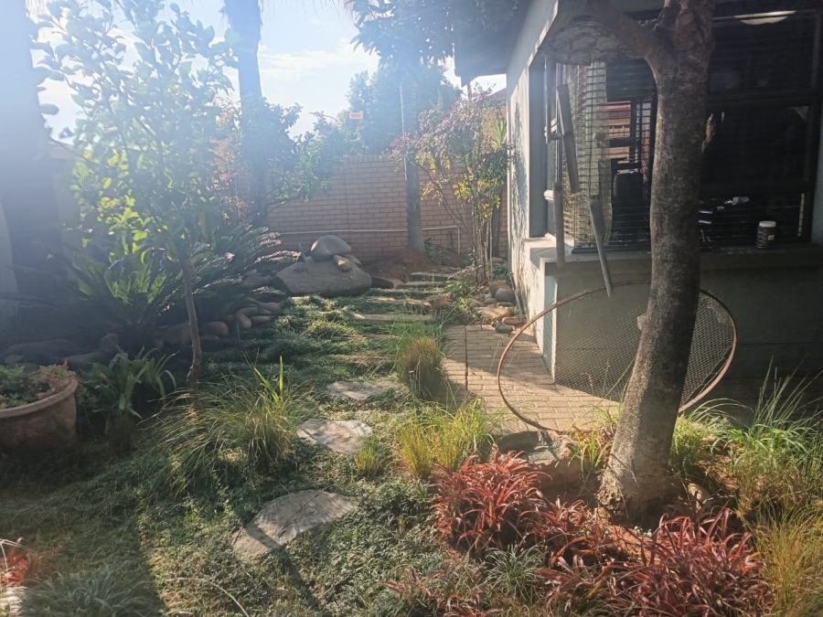 4 Bedroom Property for Sale in Roylglen Gardens Northern Cape